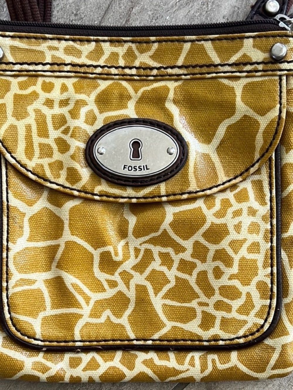 Fossil Mustard Yellow Giraffe-Print Crossbody with Brown Strap - Picture 4 of 7